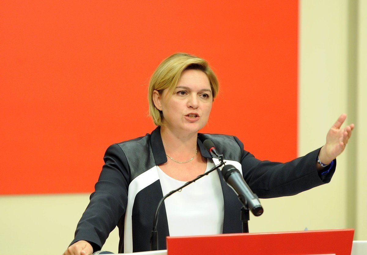 cup5fxlwaaac0bn Selin Sayek Böke kimdir, nerelidir, nerede doğdu? Kaç yaşındadır? Hangi partiden milletvekili?