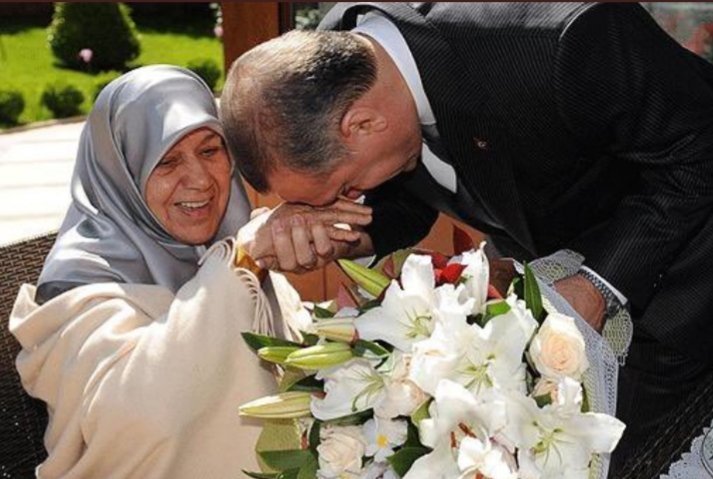 ejtlnsowaaa7lsl Recep Tayyip Erdoğan'ın annesi Tenzile Erdoğan kimdir? Ne zaman öldü? Neden öldü?