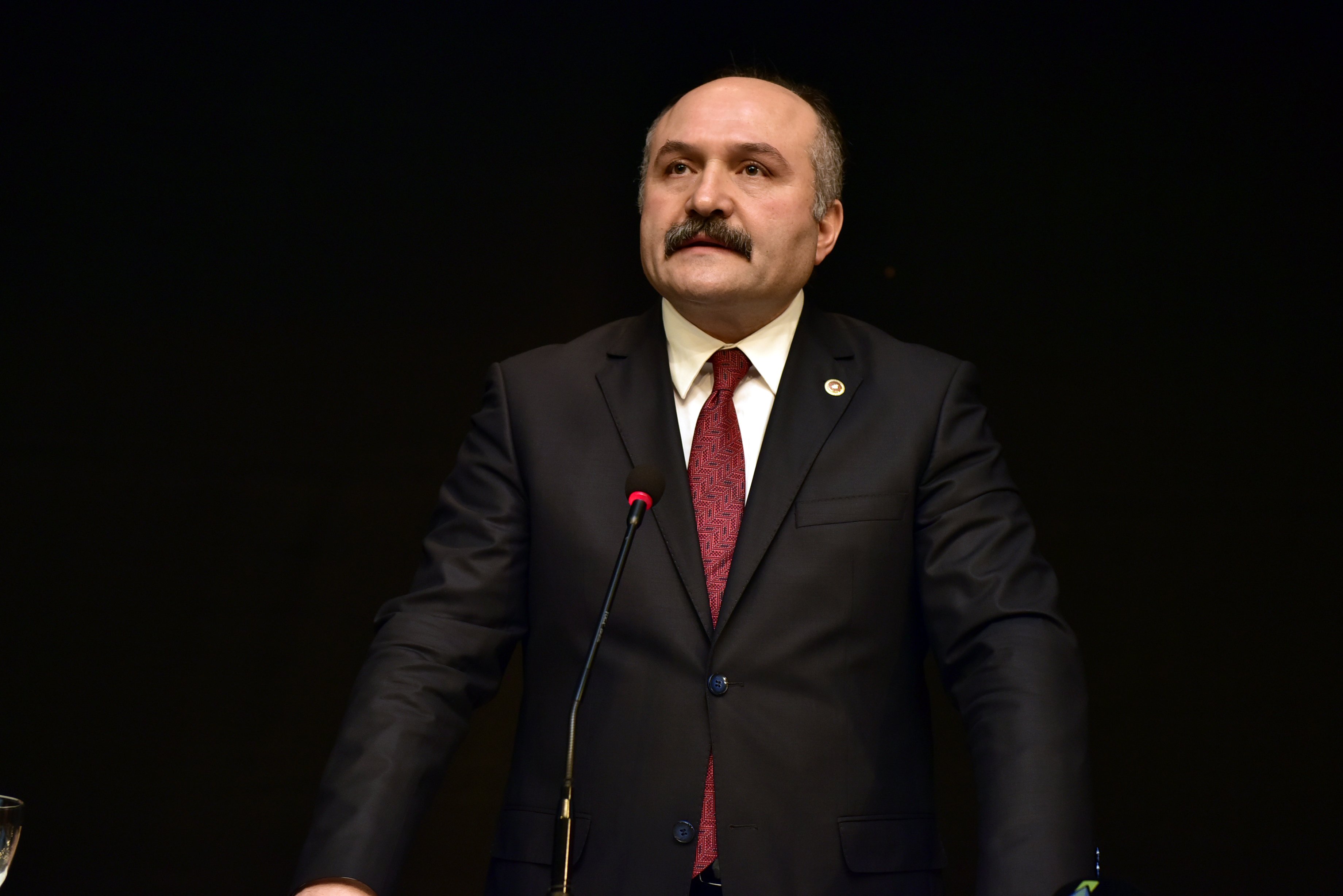 Erhan Usta kimdir? Kaç yaşında? Nereli? MHP'den neden ihraç edildi? İYİ Parti'ye geçti mi?