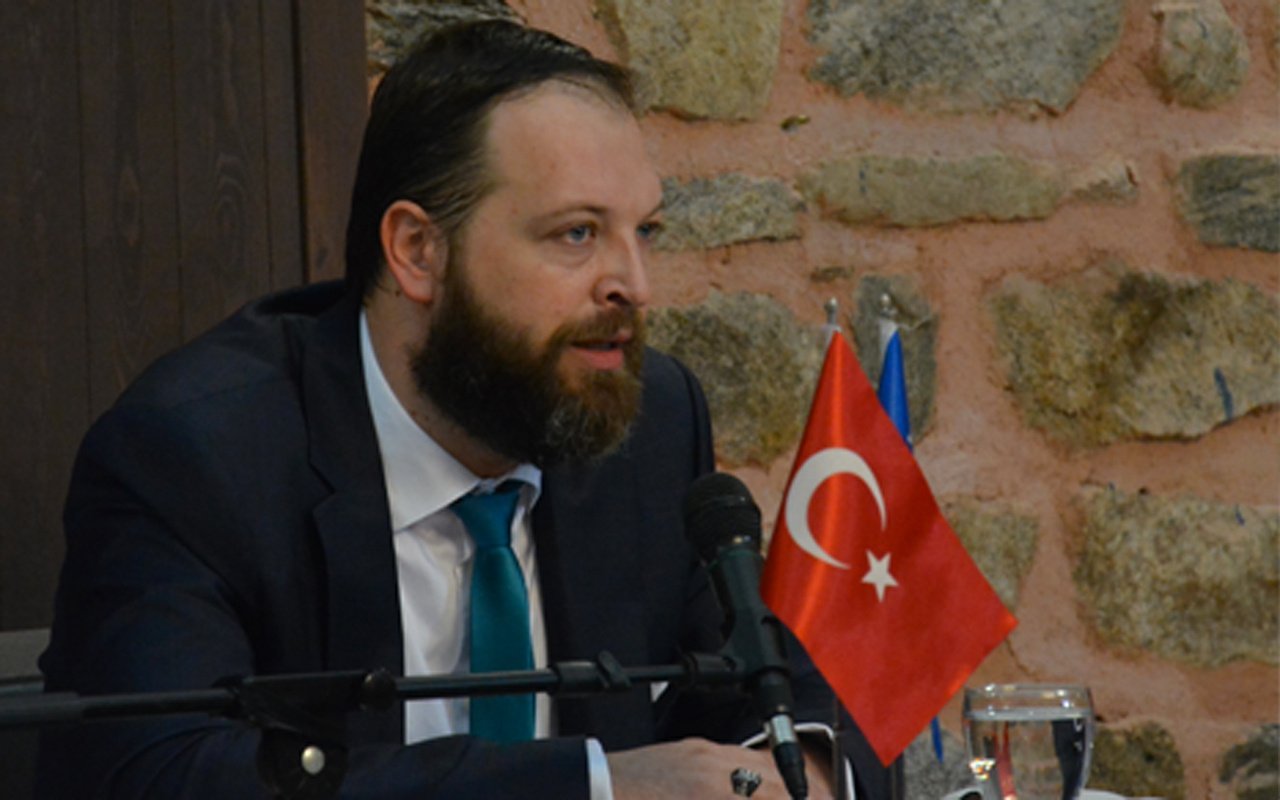 Yazar Fatih Tezcan kimdir? Fatih Tezcan hangi gazetede yazıyor? Yazıları nedir?