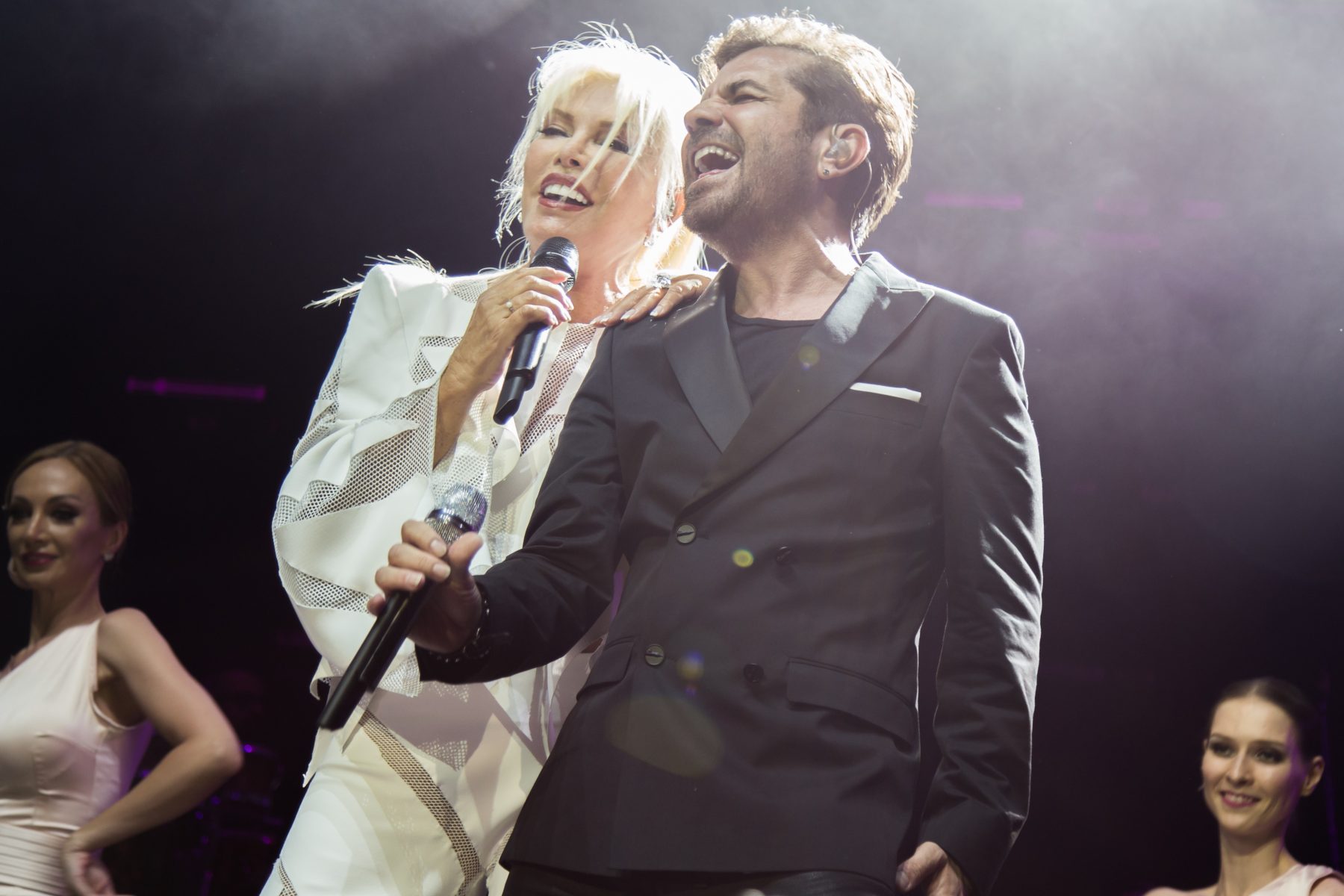 konser-kapak-1800x1200-1 Ajda Pekkan kimdir? Nerelidir? Nerede doğdu? Kaç yaşında? Ajda Pekkan evlilikleri