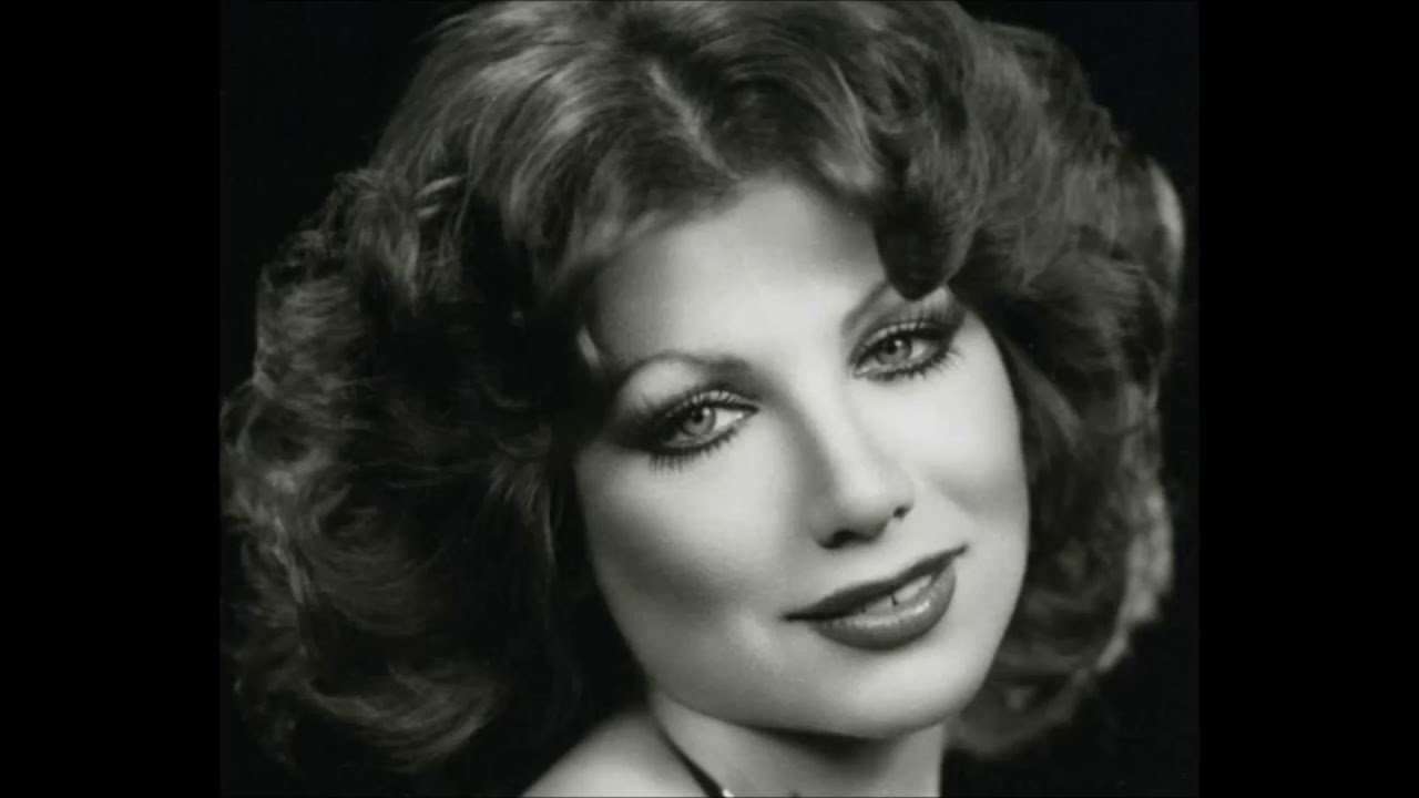 Nil Burak kimdir? Aslen nereli, kaç yaşında? Kiminle evli?