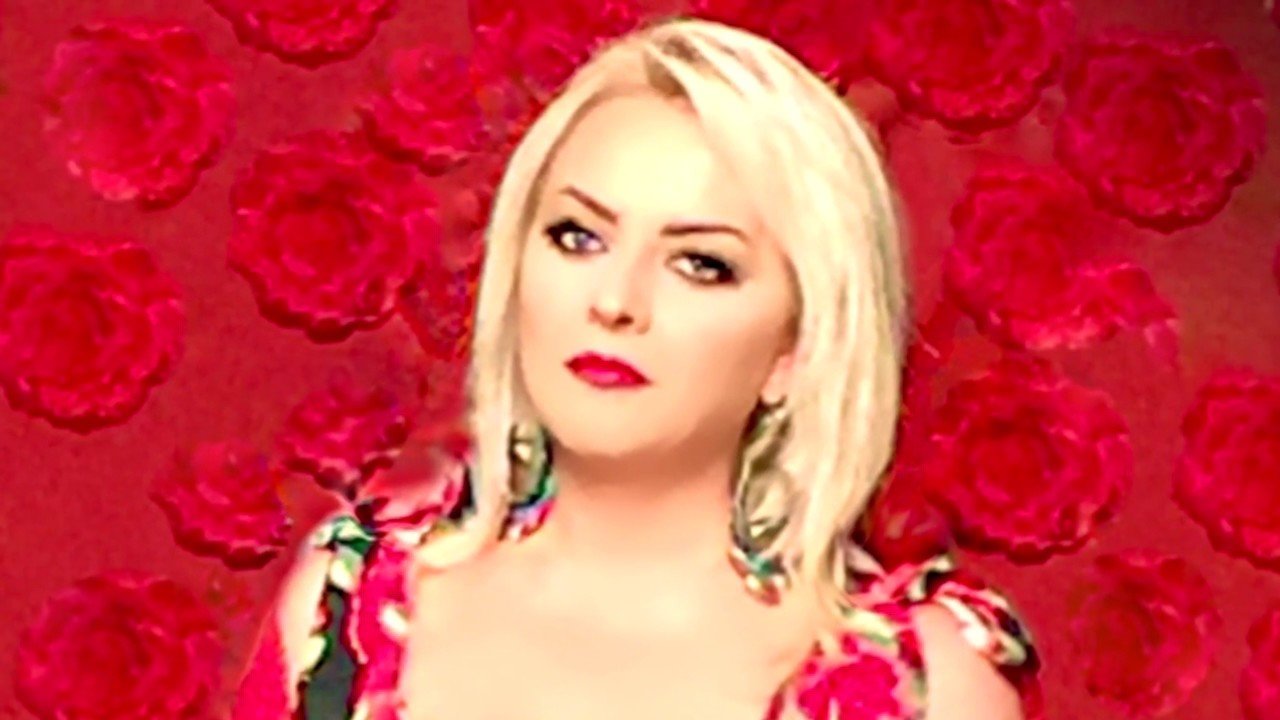 Türkü kimdir? Türkü Çevik kaç yaşında? Aslen nereli? Türkü Çevik evli mi eşi kimdir?