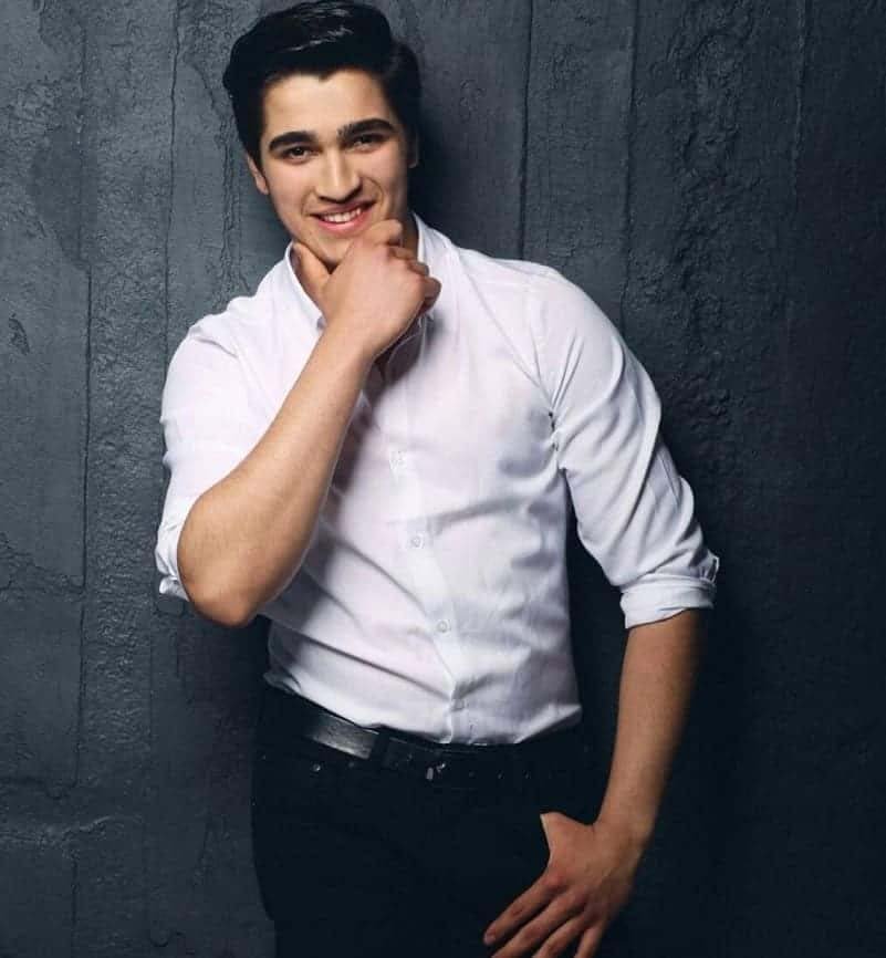 ramazan-demir-ogretmen-dizisi-ates Mert Ramazan Demir kimdir? Kaç yaşında? Nereli? Boyu kaç? Mert Ramazan Demir'in oynadığı film ve diziler