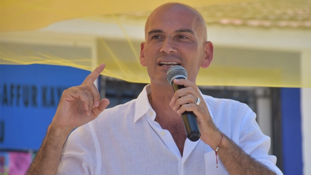 t25-50-yasindaki-sarkici-alta-494 Altay ( Altay Biber ) Kimdir, Nereli, kaç yaşında? Evli mi?