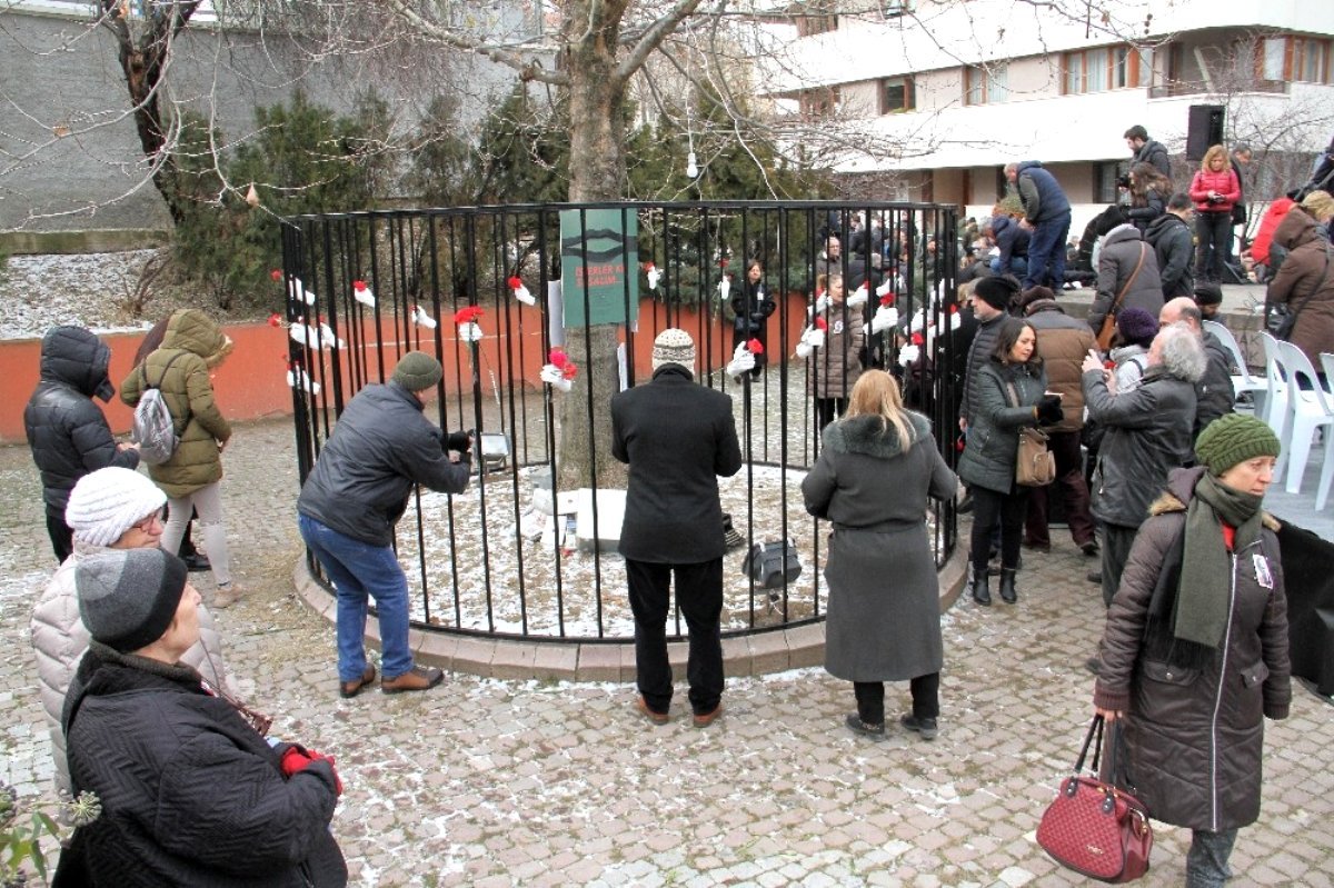 ugur-mumcu-olumunun-27-yilinda-evinin-onunde-8-12848551-amp Uğur Mumcu Kimdir? Nereli? Nerede Doğdu? Kaç Yaşında, Nerede ve Nasıl Öldü?