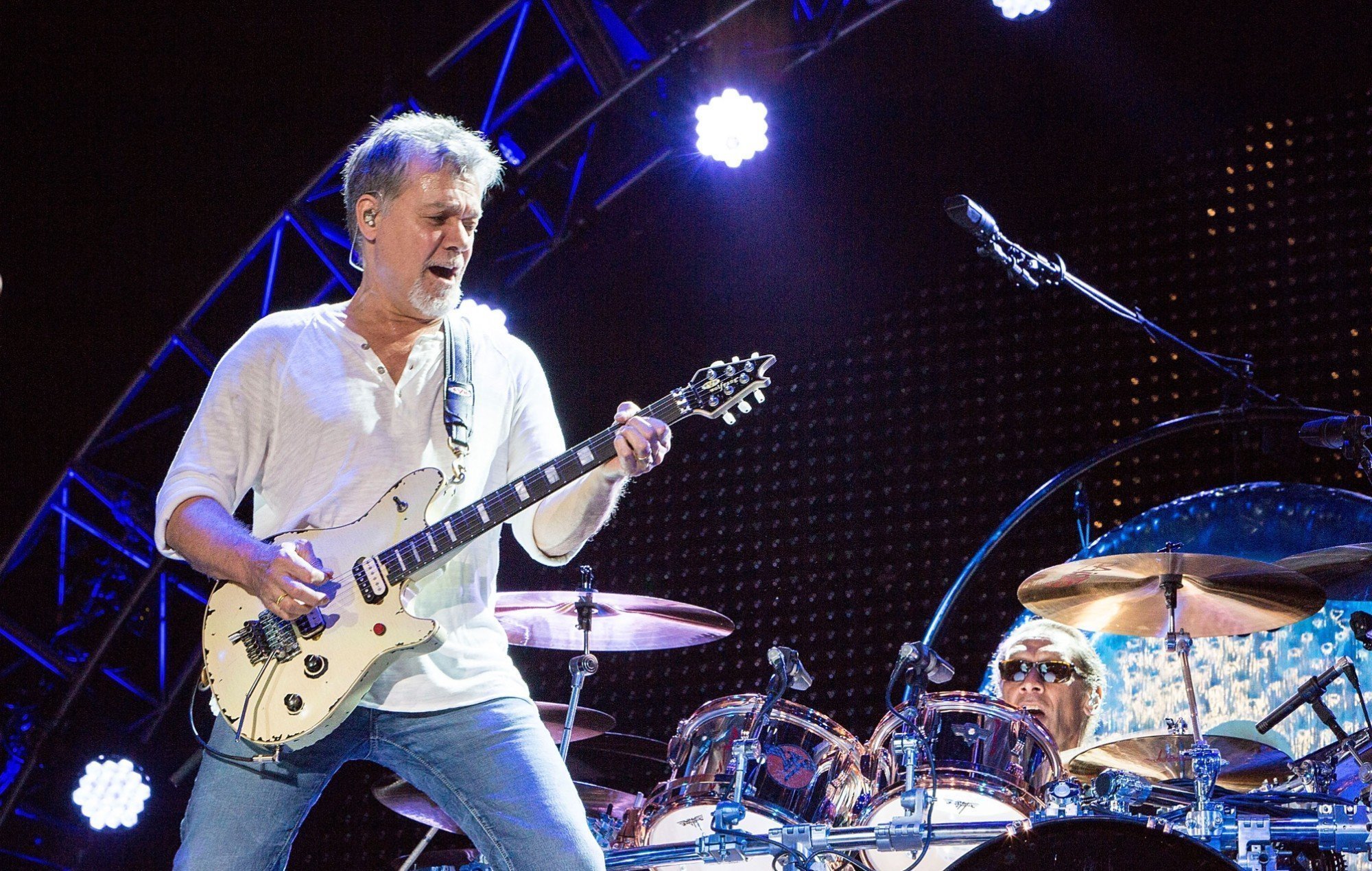 van-halen Eddie Van Halen kimdir? Nereli? Kaç yaşında? Neden öldü?