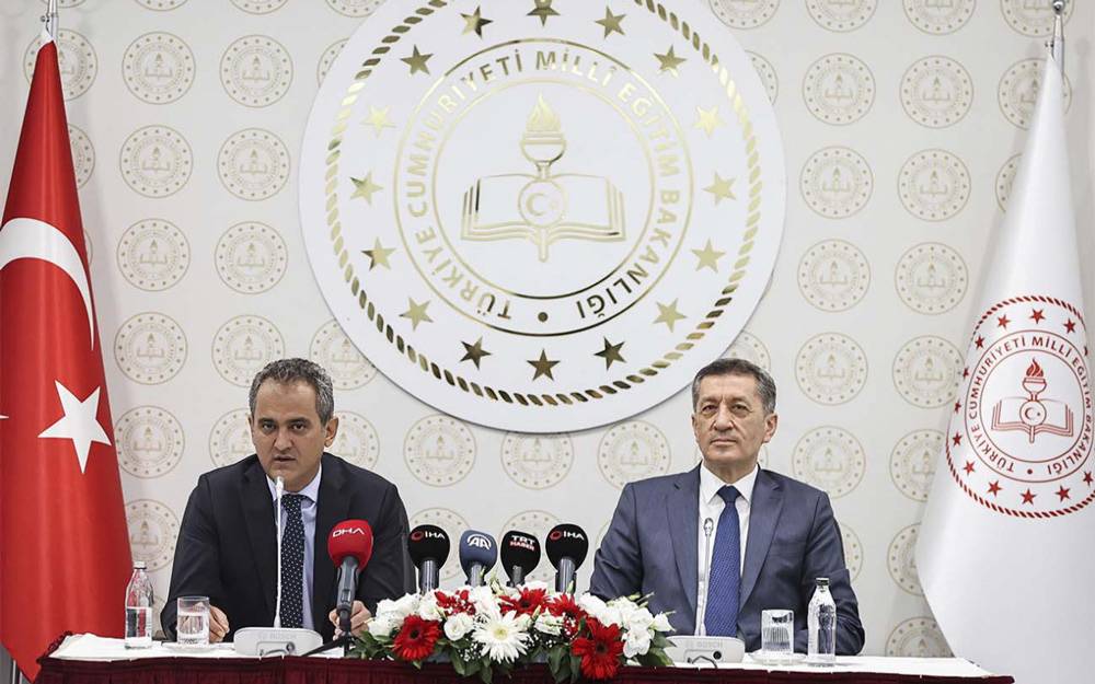 Bakan Selçuk Görevi Yeni Bakan Özer’e Devretti Bakan Selçuk Görevi Yeni Bakan Özer’e Devretti