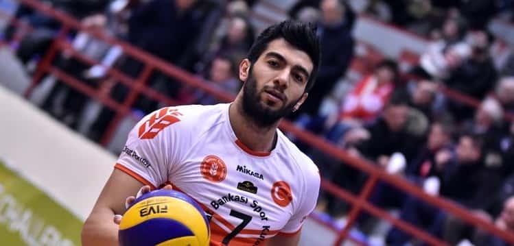 Milli Voleybolcu Vahit Emre Savaş Kimdir? Eşi